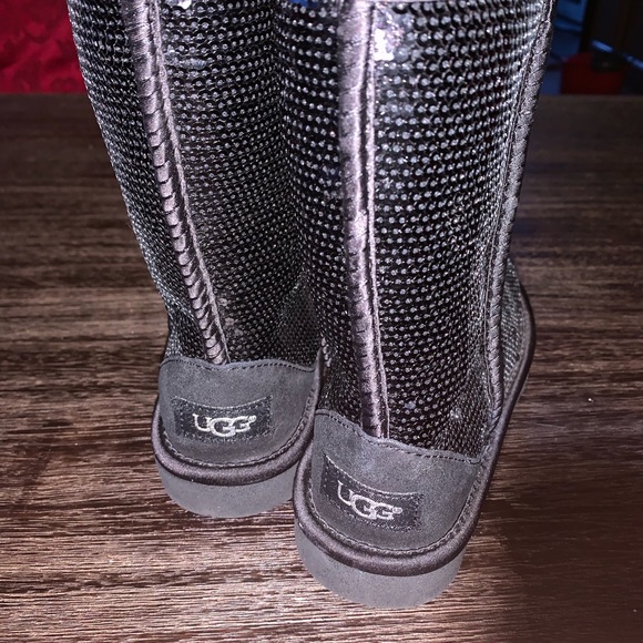 UGG CLASSIC SHORT SEQUIN BOOT - Picture 2 of 5